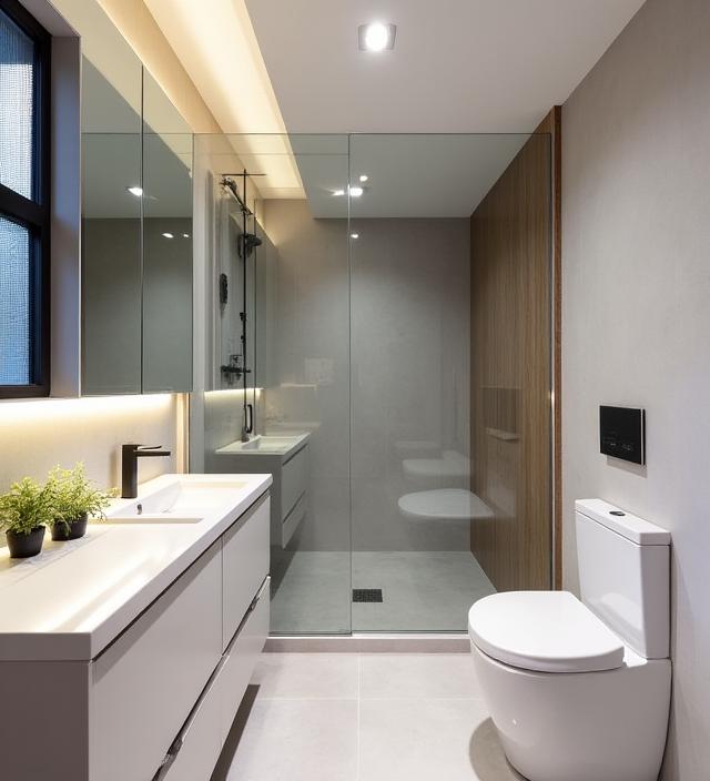 A compact yet luxurious ensuite in Hawthorn featuring a custom glass shower screen and smart storage.